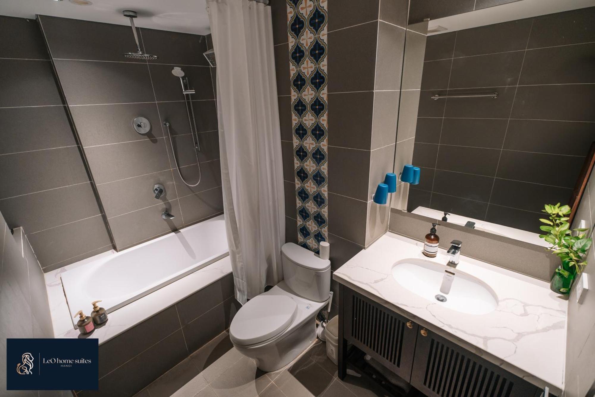 Home Suites -Natural Light -Projector -Spacious - 2Br Incenter Hanoi Exteriör bild