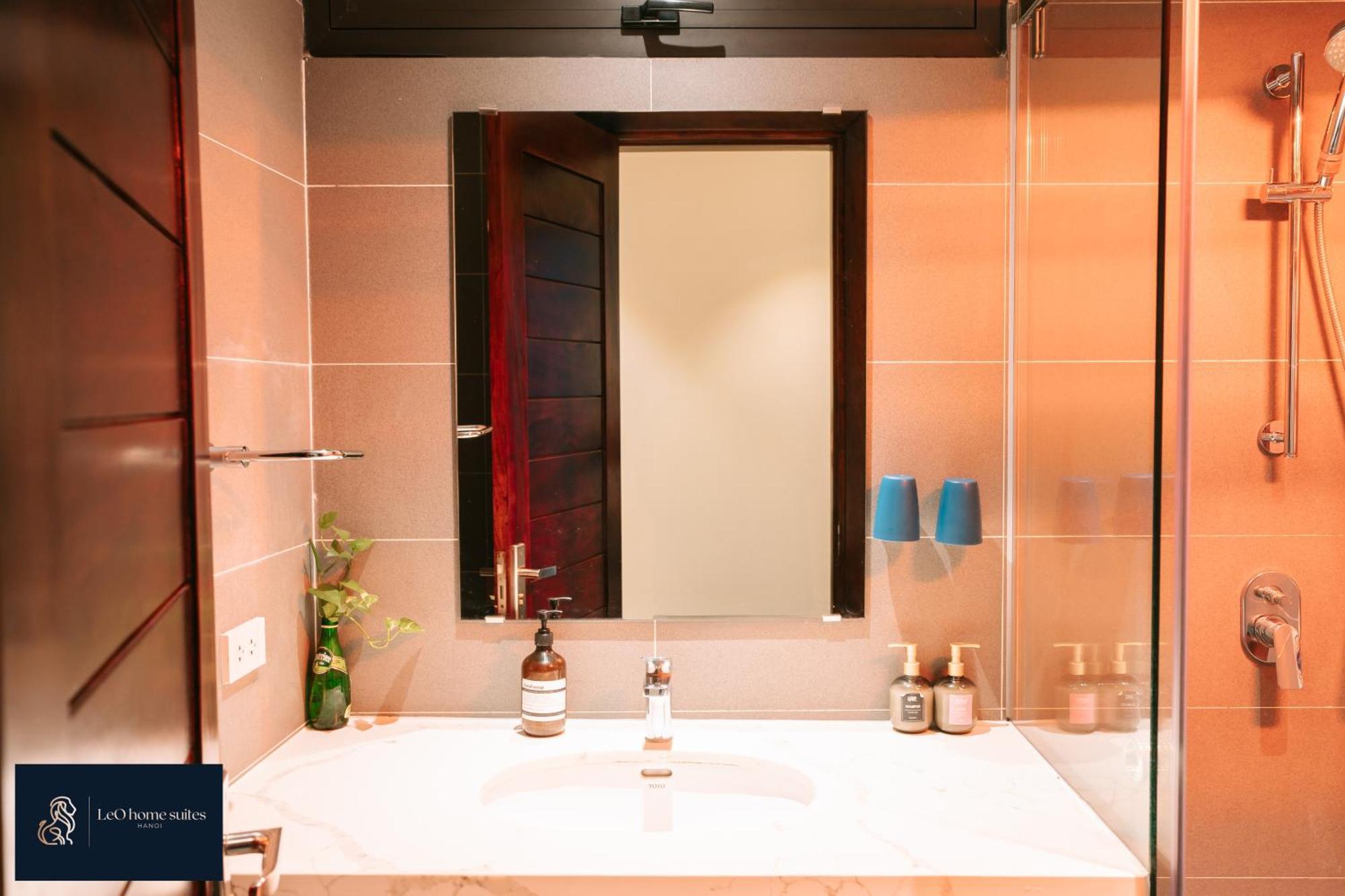 Home Suites -Natural Light -Projector -Spacious - 2Br Incenter Hanoi Exteriör bild